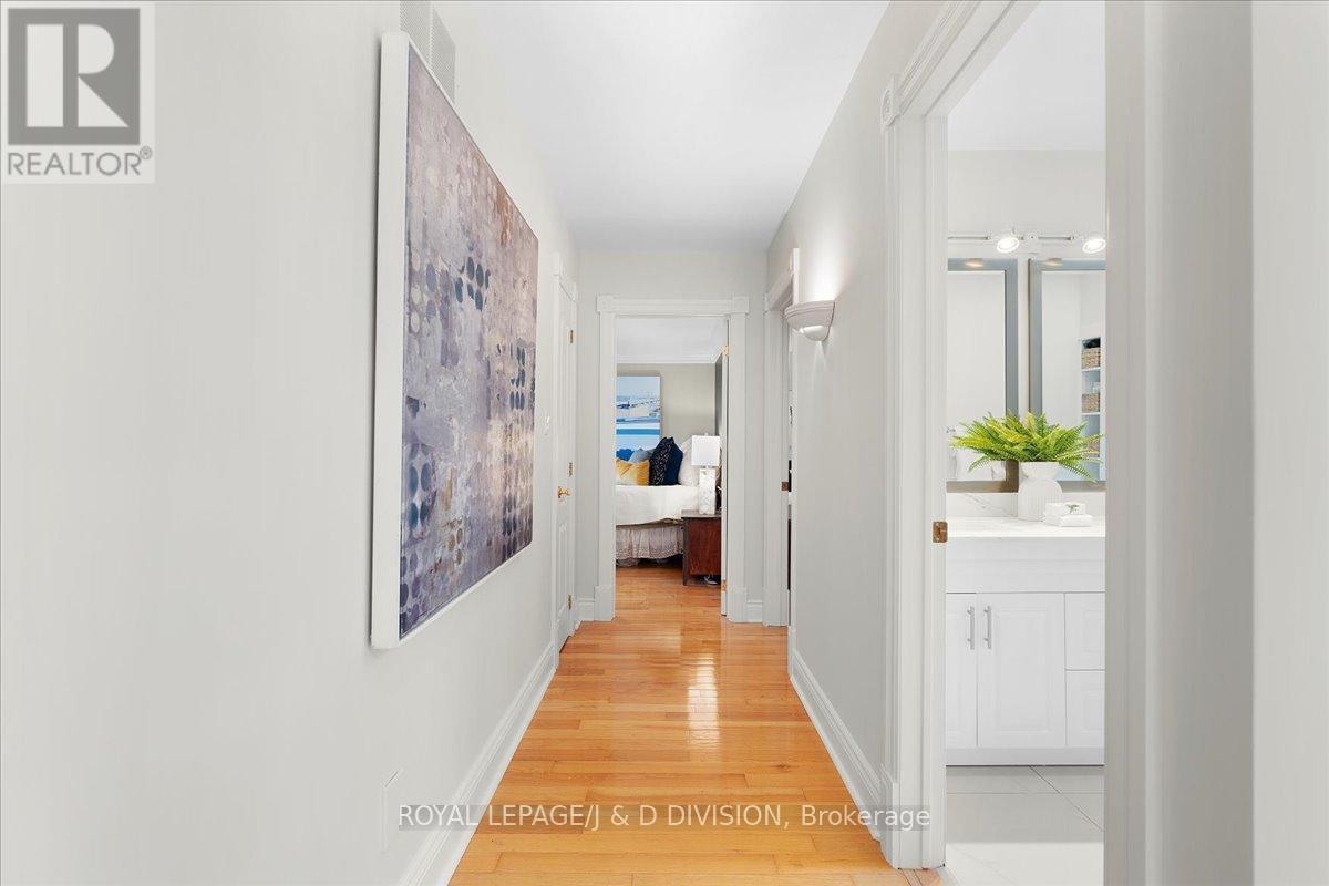 












43 ALLISTER AVENUE

,
Toronto,




Ontario
M1M3L1

