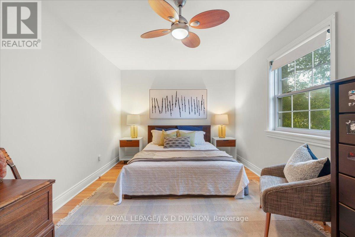 












43 ALLISTER AVENUE

,
Toronto,




Ontario
M1M3L1

