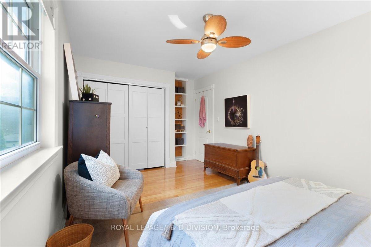 












43 ALLISTER AVENUE

,
Toronto,




Ontario
M1M3L1

