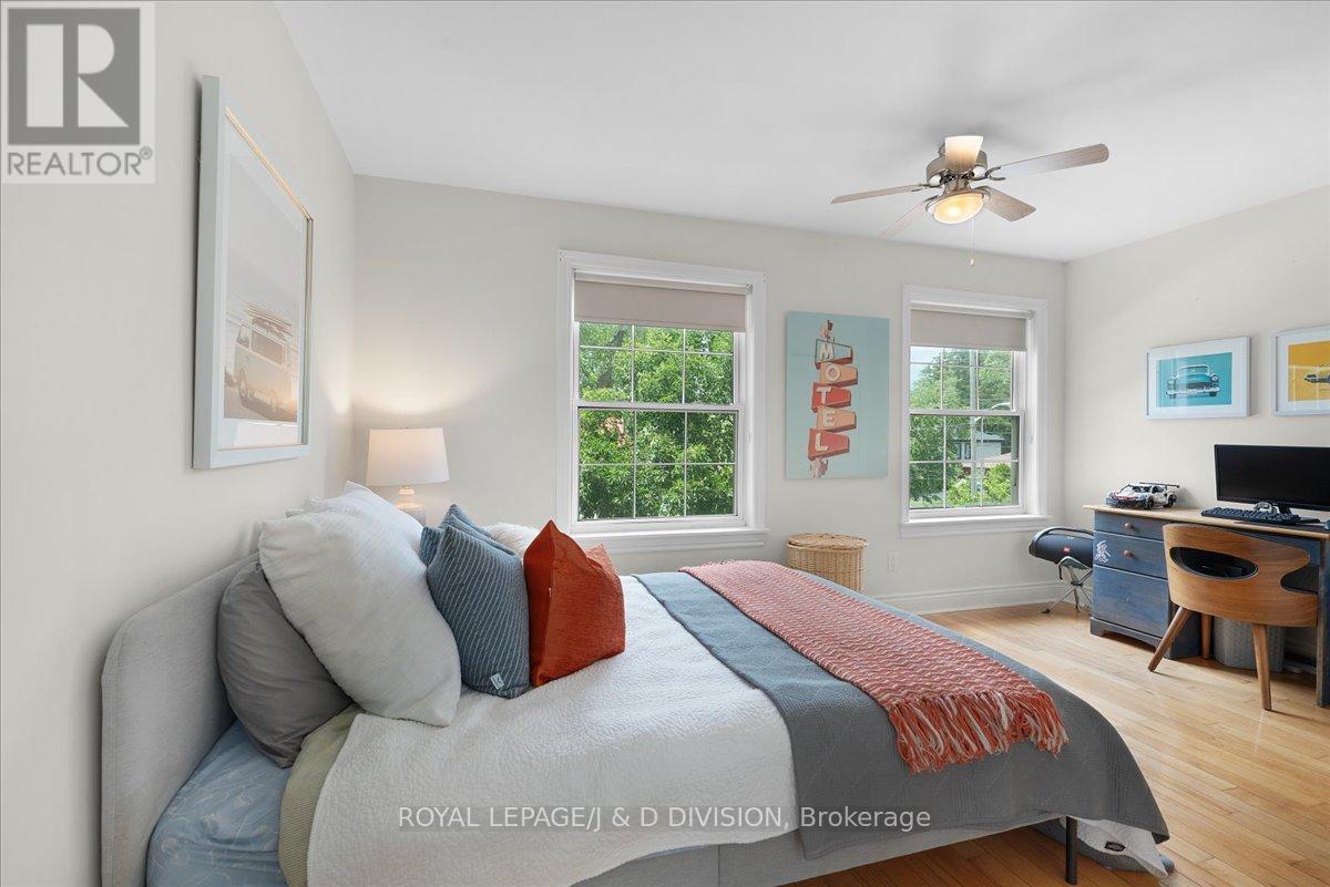 












43 ALLISTER AVENUE

,
Toronto,




Ontario
M1M3L1

