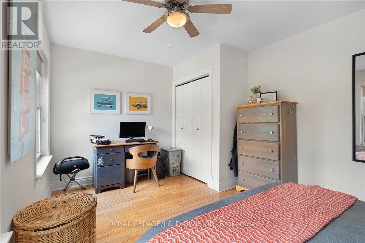 












43 ALLISTER AVENUE

,
Toronto,




Ontario
M1M3L1

