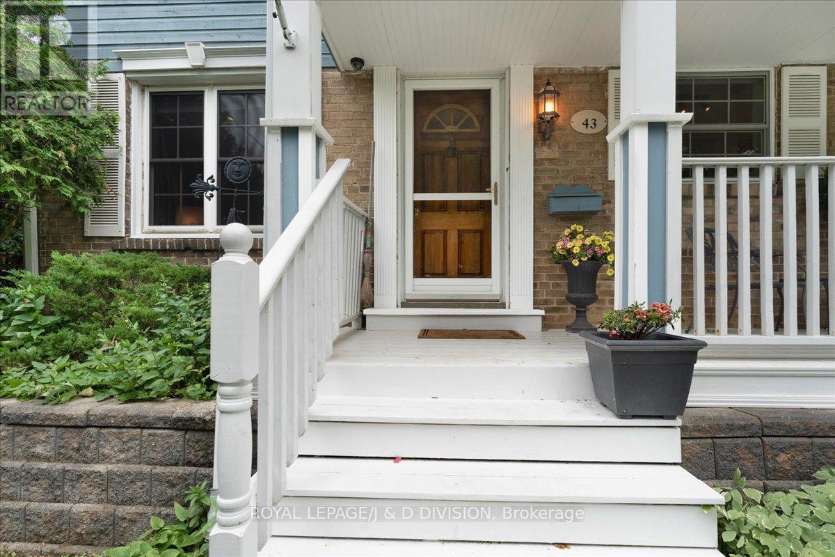 












43 ALLISTER AVENUE

,
Toronto,




Ontario
M1M3L1

