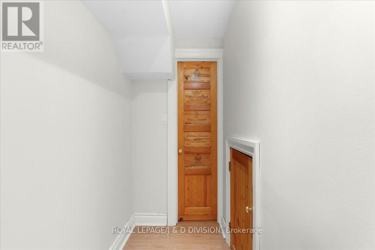 












43 ALLISTER AVENUE

,
Toronto,




Ontario
M1M3L1

