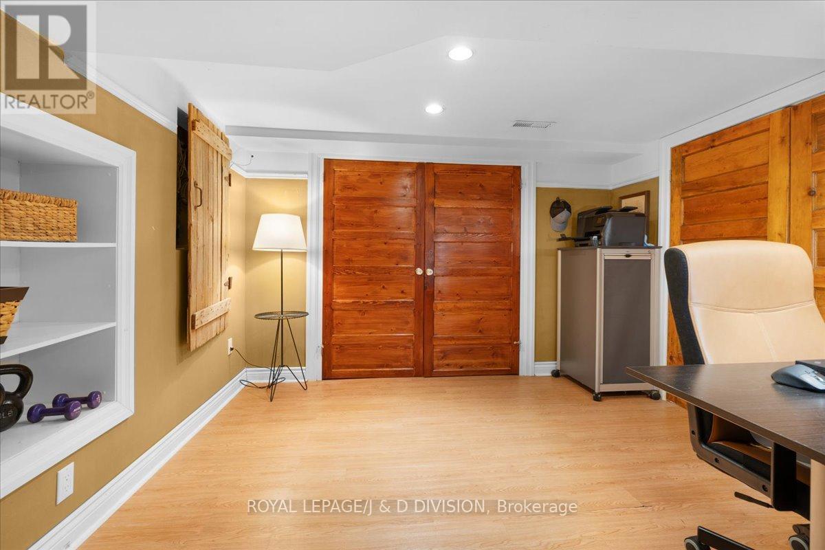 












43 ALLISTER AVENUE

,
Toronto,




Ontario
M1M3L1

