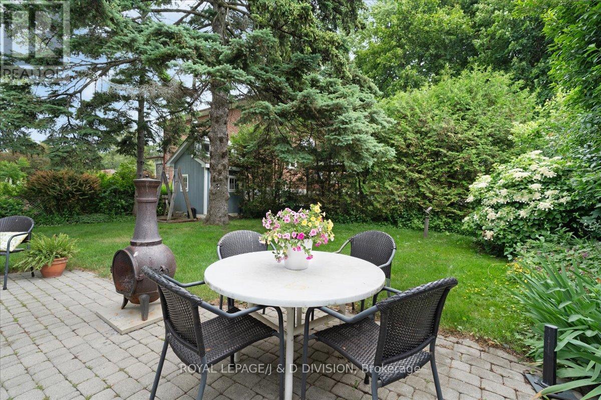 












43 ALLISTER AVENUE

,
Toronto,




Ontario
M1M3L1

