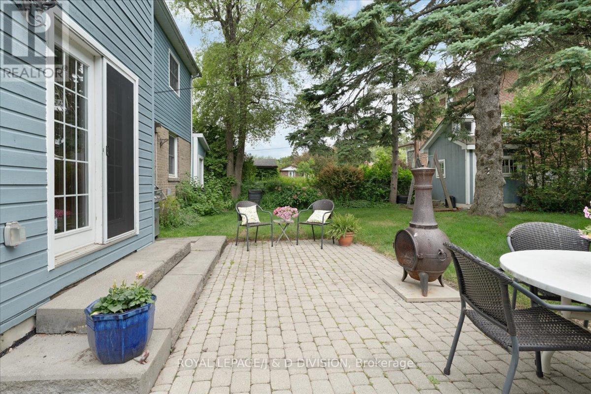 












43 ALLISTER AVENUE

,
Toronto,




Ontario
M1M3L1

