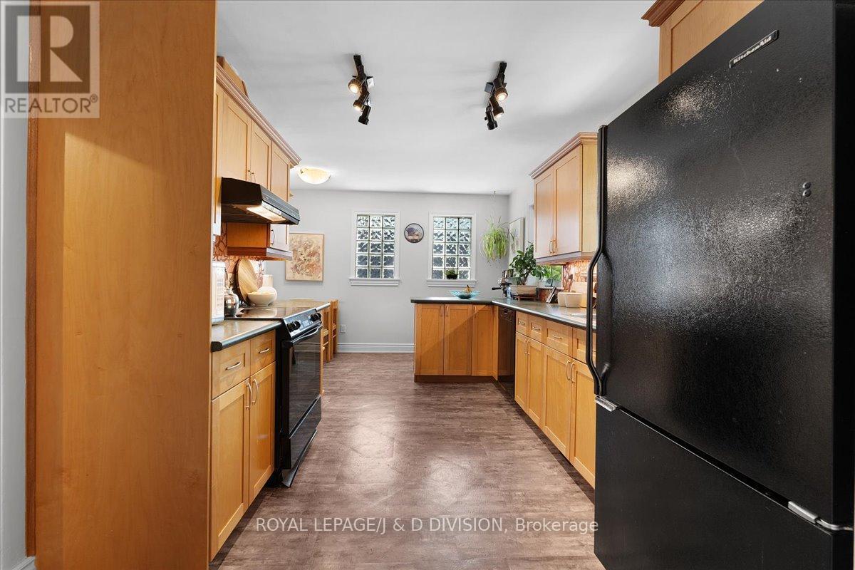 












43 ALLISTER AVENUE

,
Toronto,




Ontario
M1M3L1

