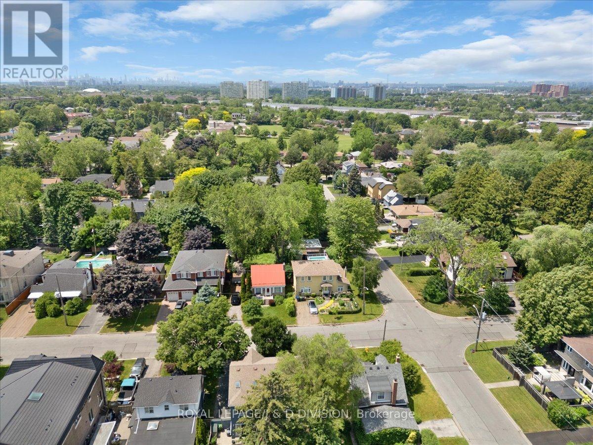 












43 ALLISTER AVENUE

,
Toronto,




Ontario
M1M3L1

