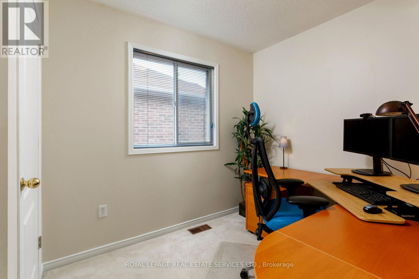 












4 HACKMORE GATE

,
Brampton,




Ontario
L7A1R6

