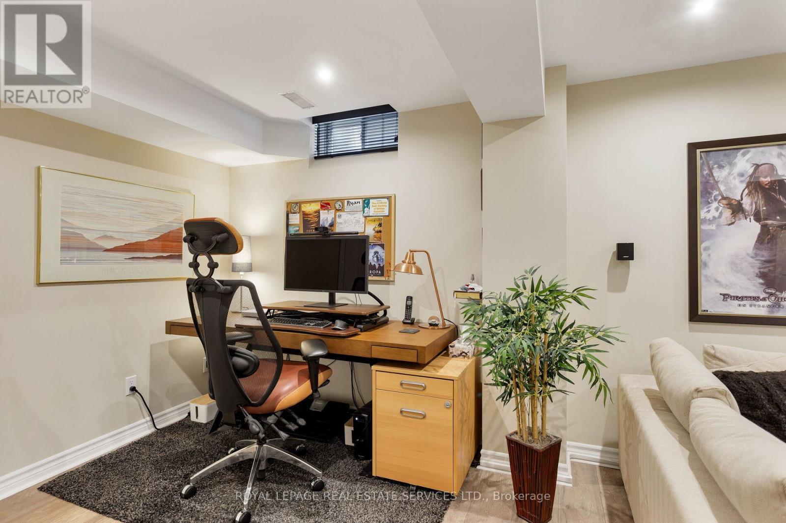 












4 HACKMORE GATE

,
Brampton,




Ontario
L7A1R6


