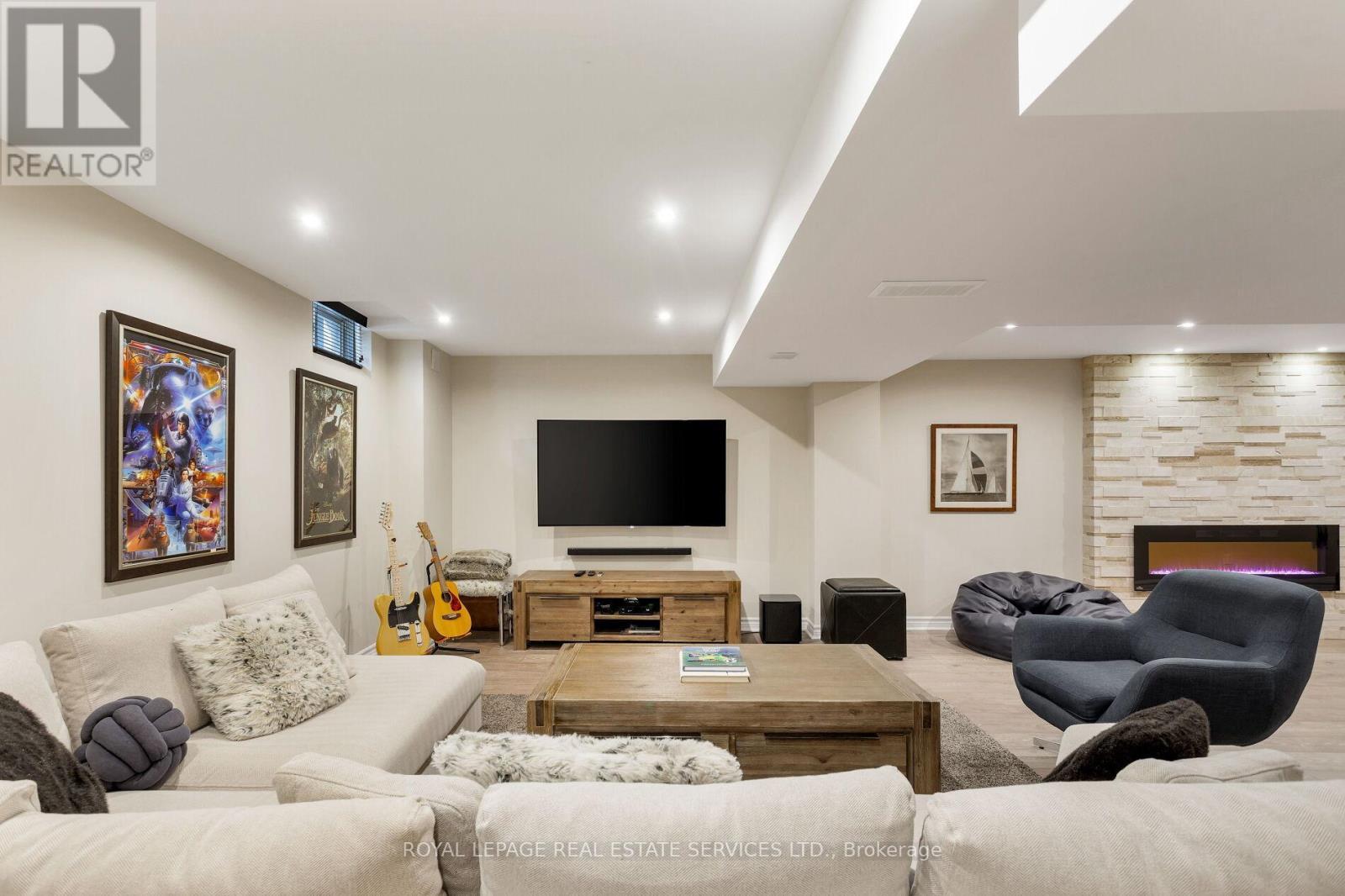 












4 HACKMORE GATE

,
Brampton,




Ontario
L7A1R6

