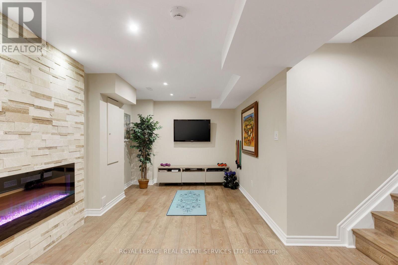 












4 HACKMORE GATE

,
Brampton,




Ontario
L7A1R6


