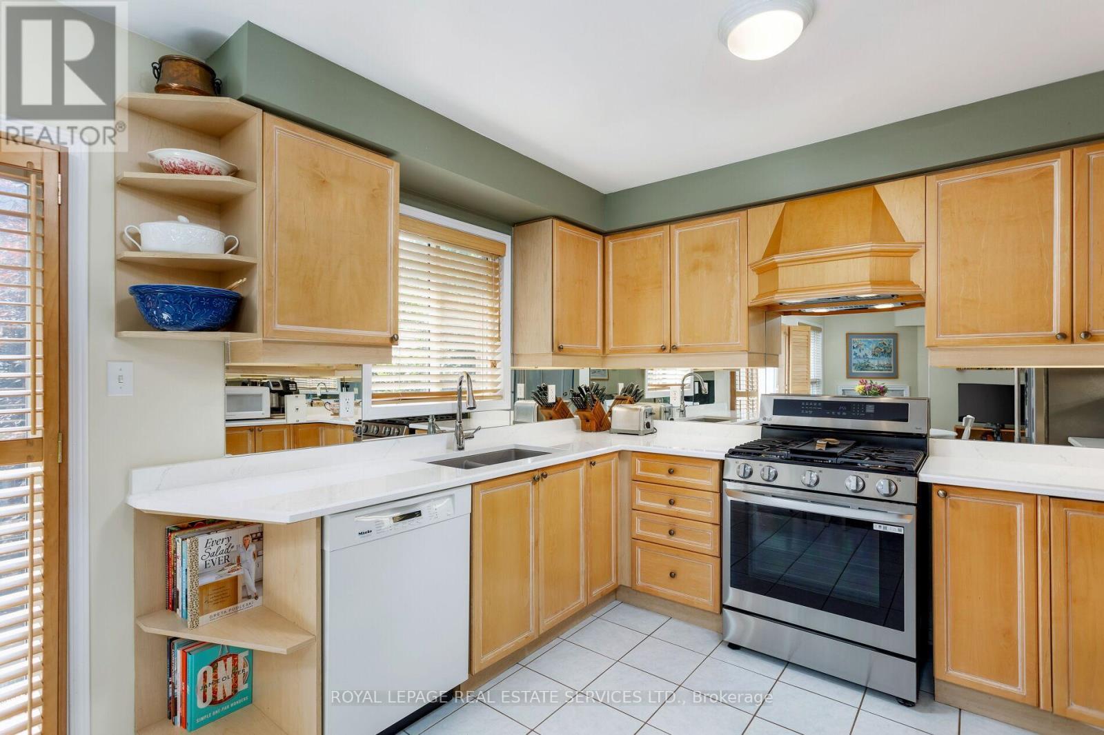 












4 HACKMORE GATE

,
Brampton,




Ontario
L7A1R6

