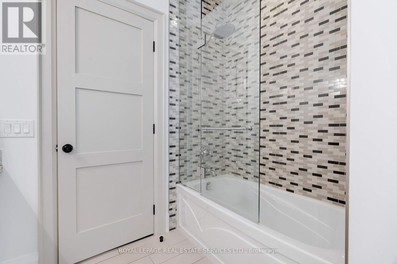 












437 INGLEHART STREET N

,
Oakville,




Ontario
L6J3J5


