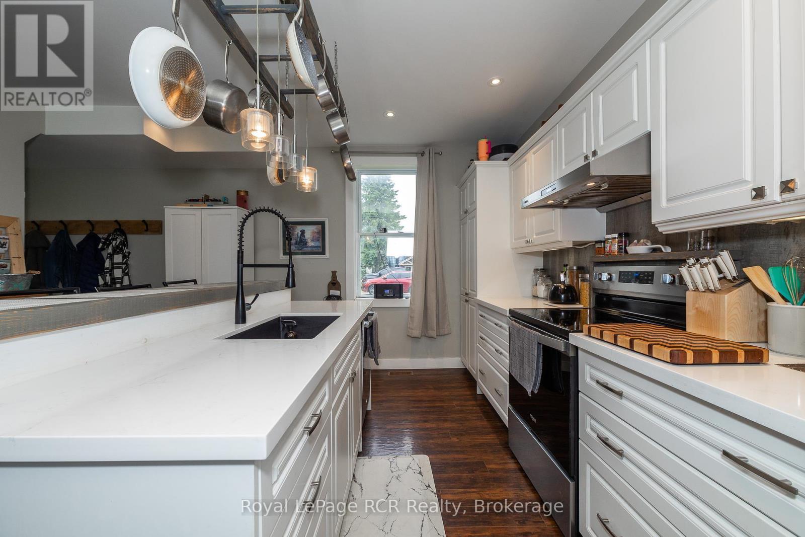 












773760 HIGHWAY 10

,
Grey Highlands,




Ontario
N0C1L0

