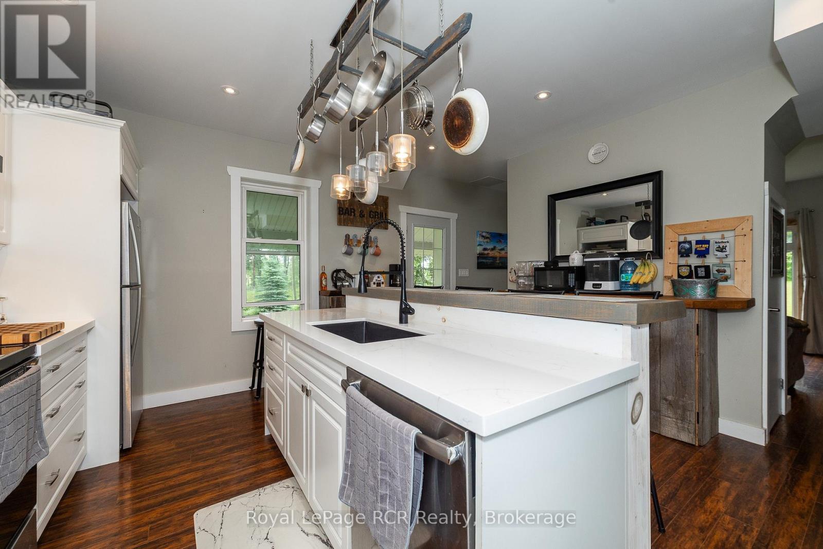 












773760 HIGHWAY 10

,
Grey Highlands,




Ontario
N0C1L0

