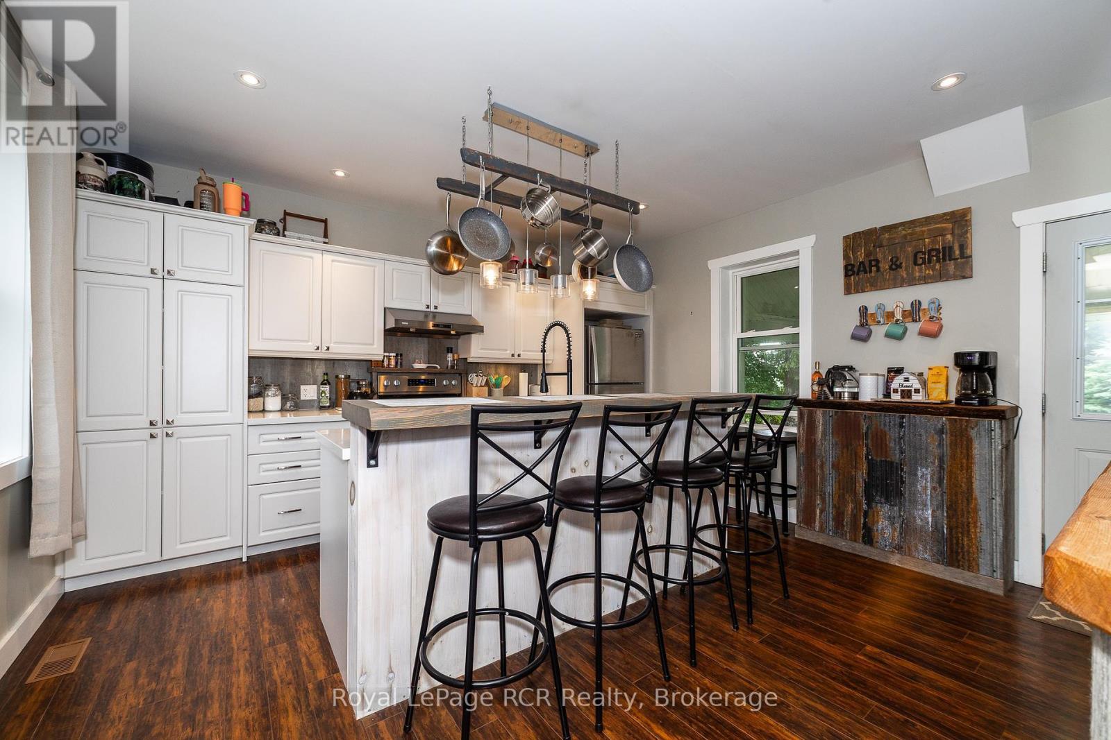 












773760 HIGHWAY 10

,
Grey Highlands,




Ontario
N0C1L0

