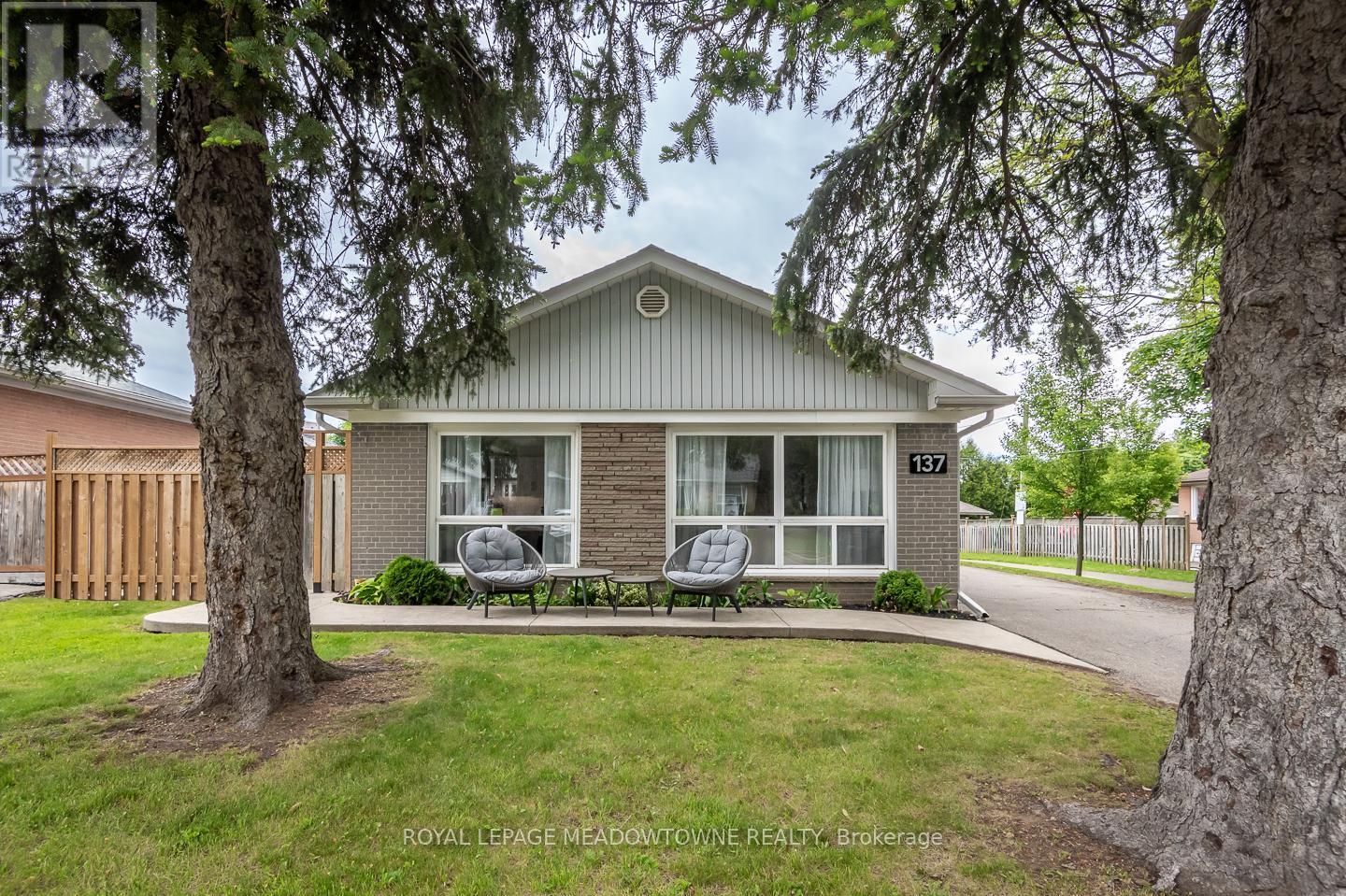 












137 WAKEFIELD ROAD

,
Milton,




Ontario
L9T2L7

