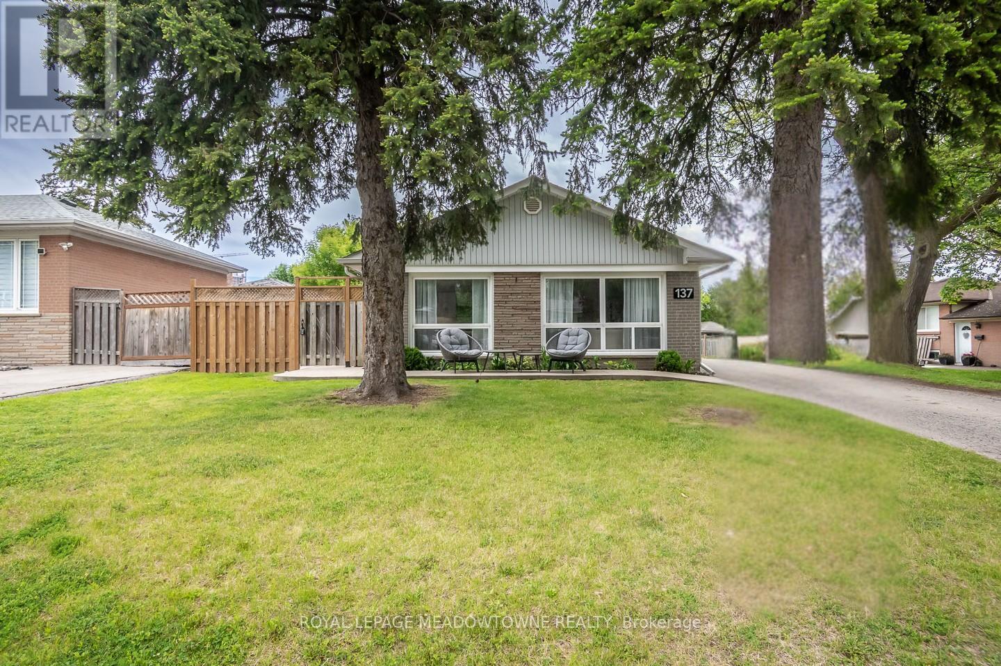 












137 WAKEFIELD ROAD

,
Milton,




Ontario
L9T2L7

