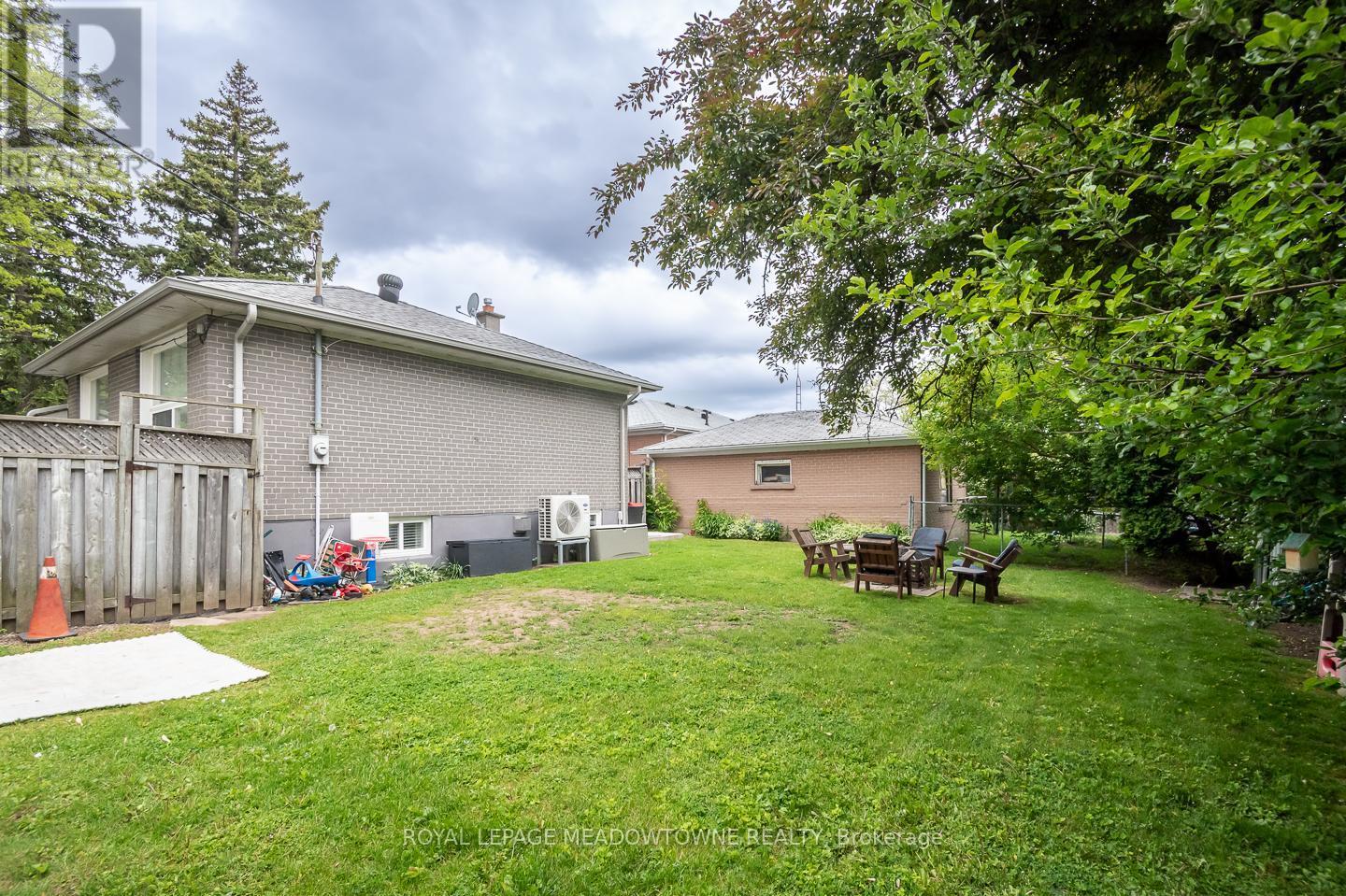 












137 WAKEFIELD ROAD

,
Milton,




Ontario
L9T2L7

