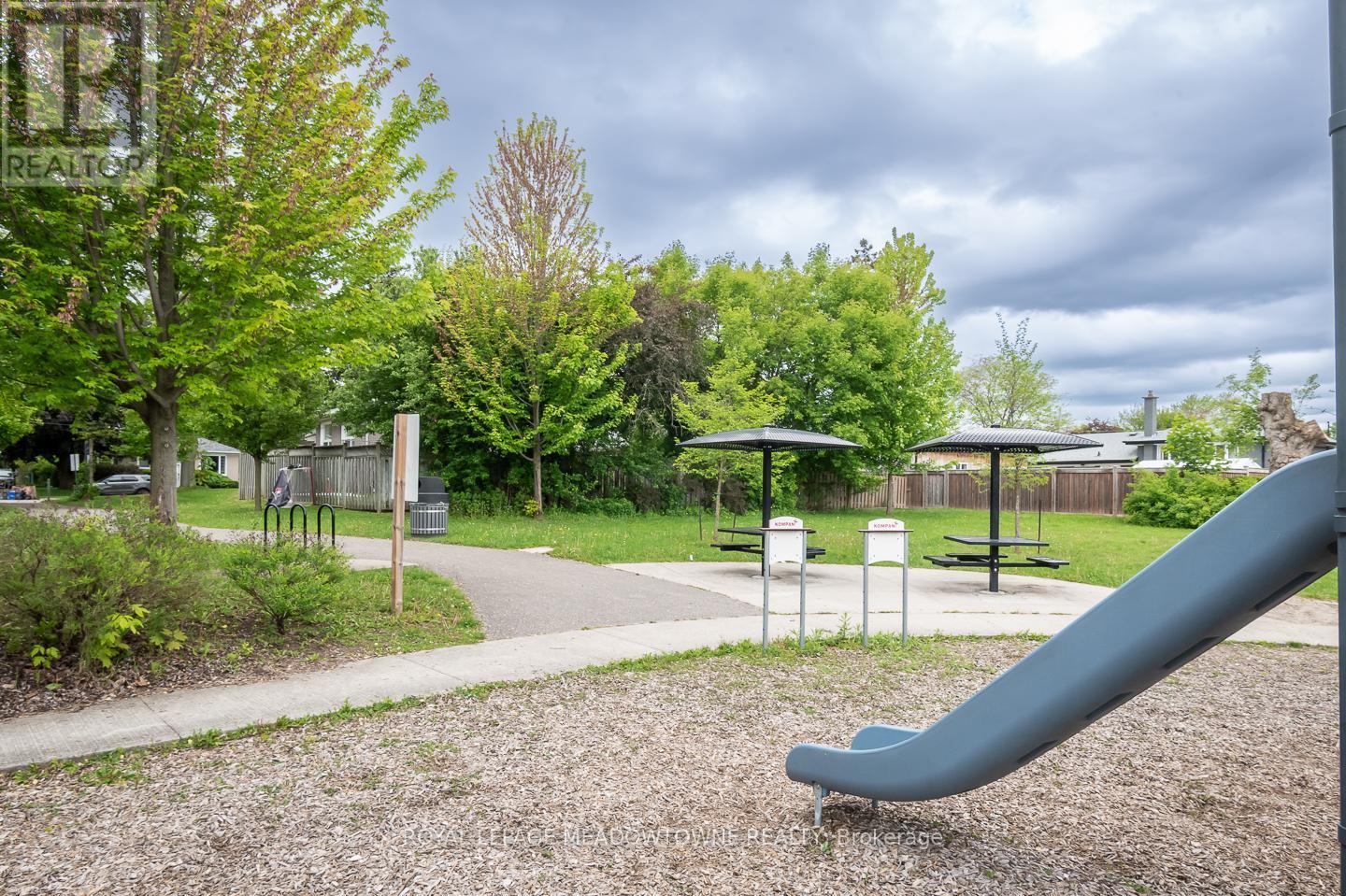 












137 WAKEFIELD ROAD

,
Milton,




Ontario
L9T2L7

