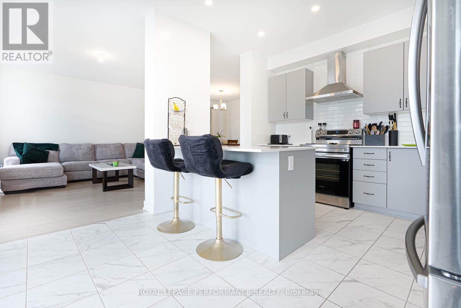 












931 EMBANKMENT STREET

,
Ottawa,




Ontario
K2S2P6


