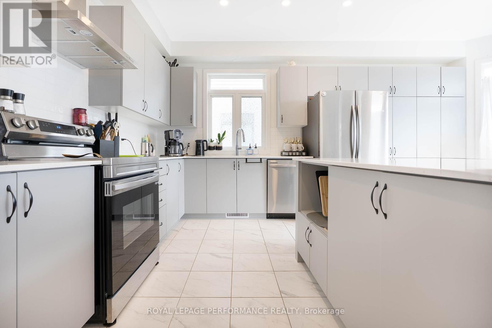 












931 EMBANKMENT STREET

,
Ottawa,




Ontario
K2S2P6

