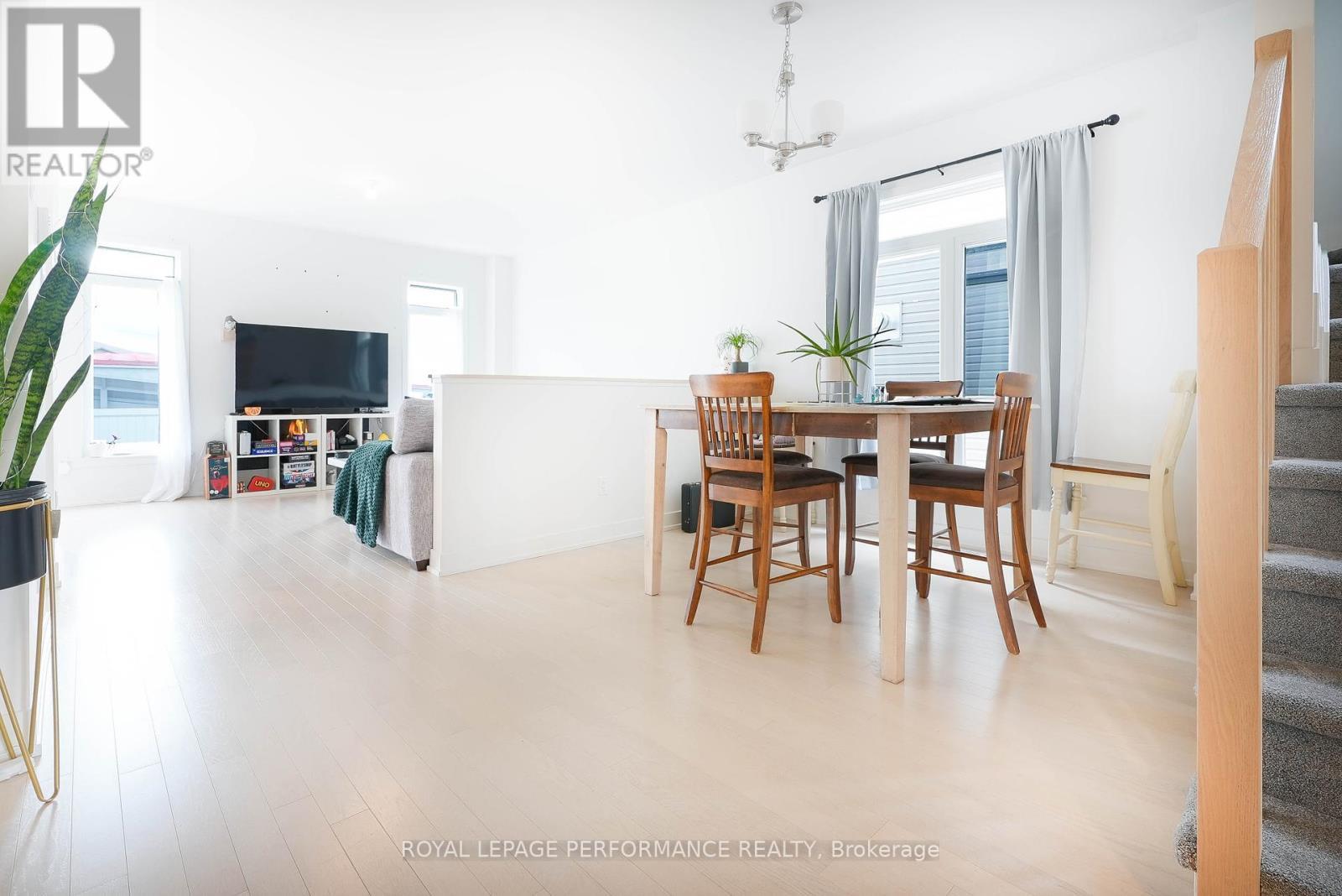 












931 EMBANKMENT STREET

,
Ottawa,




Ontario
K2S2P6

