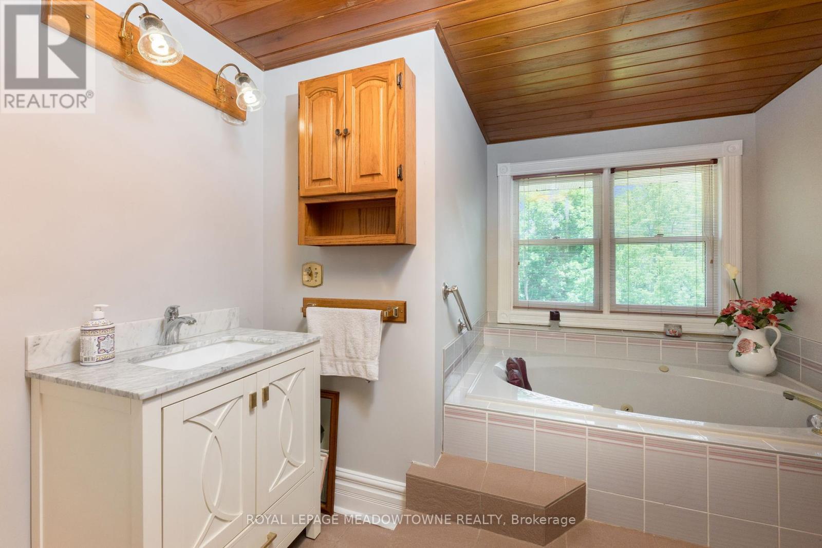 












15637 MCLAUGHLIN ROAD

,
Caledon,




Ontario
L7C1L9


