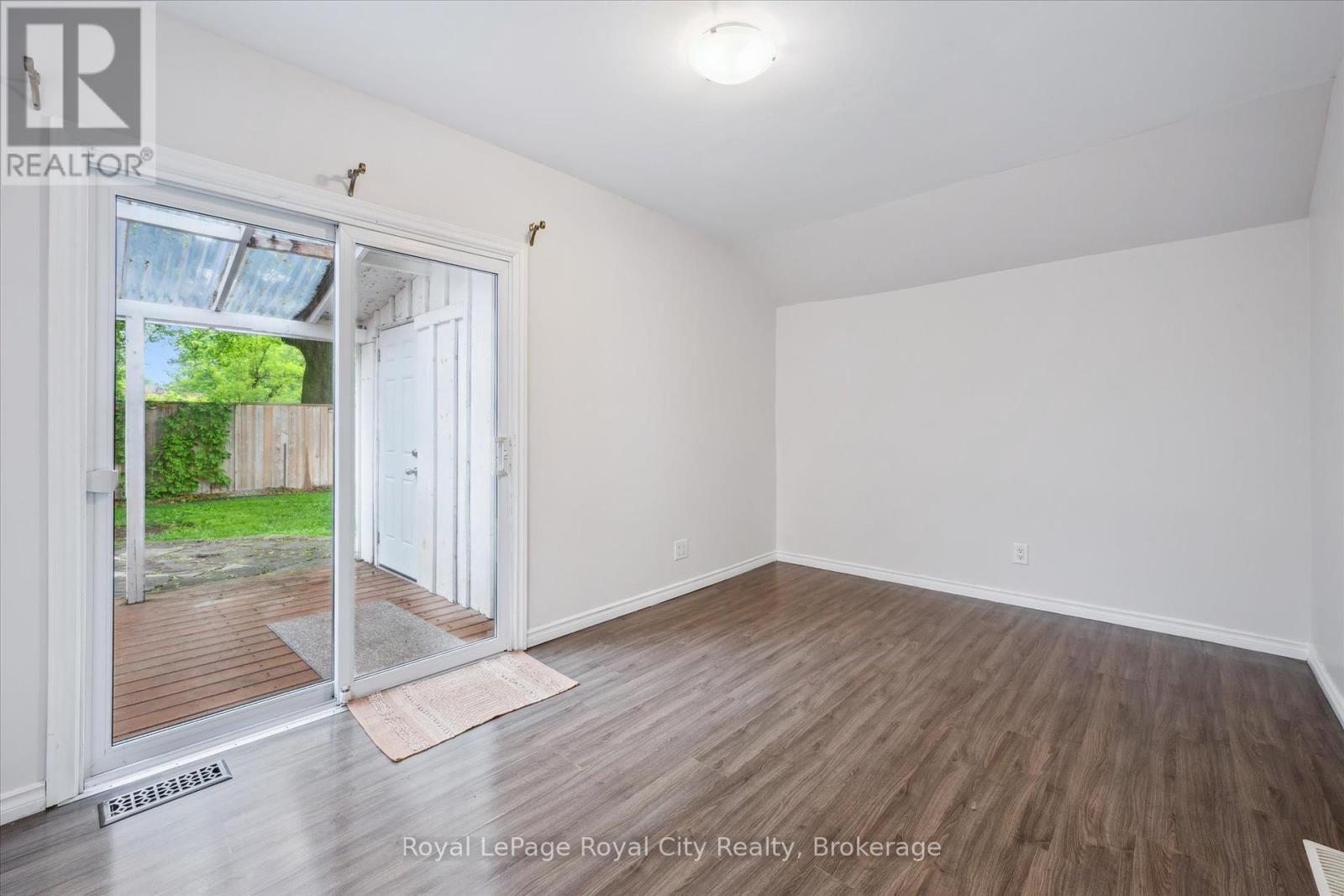 












169 EDINBURGH ROAD N

,
Guelph (Downtown),




Ontario
N1H5R6

