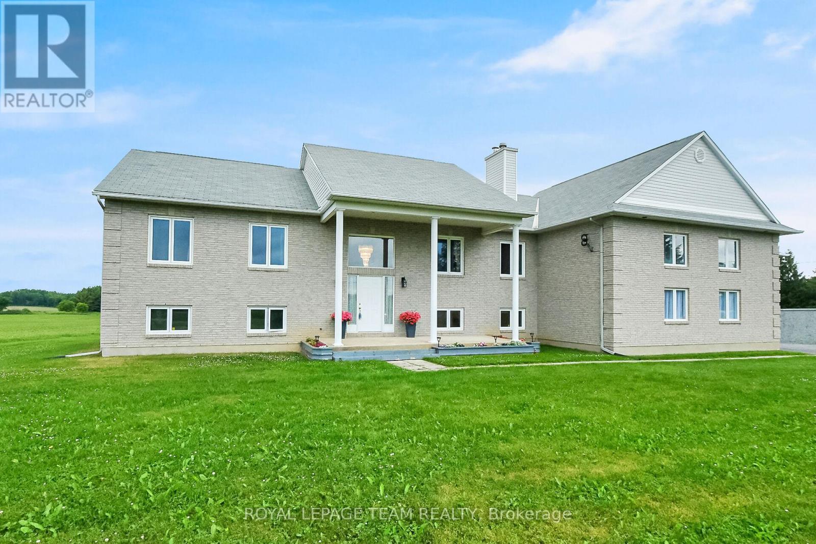 












8665 RUSSELL ROAD

,
Ottawa,




Ontario
K4B0J7

