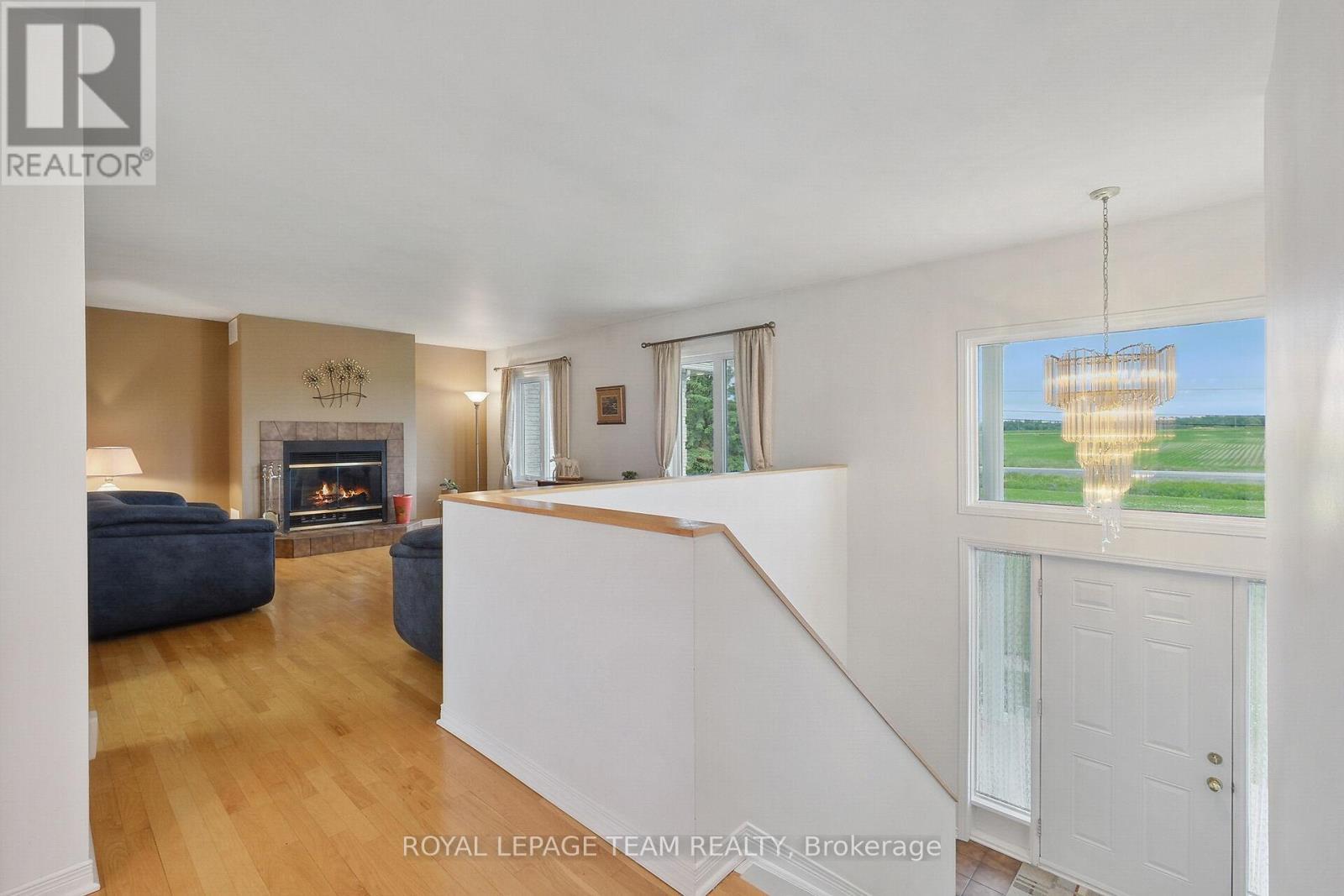 












8665 RUSSELL ROAD

,
Ottawa,




Ontario
K4B0J7

