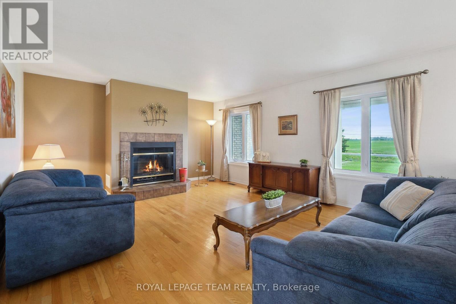 












8665 RUSSELL ROAD

,
Ottawa,




Ontario
K4B0J7

