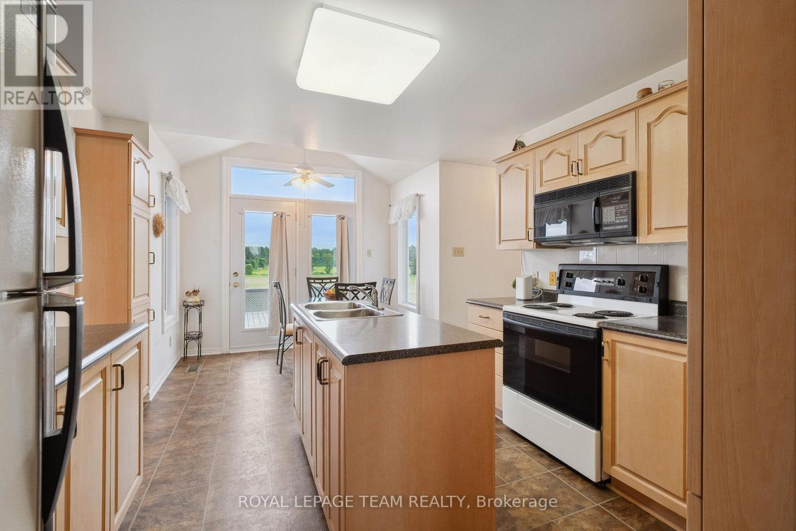 












8665 RUSSELL ROAD

,
Ottawa,




Ontario
K4B0J7

