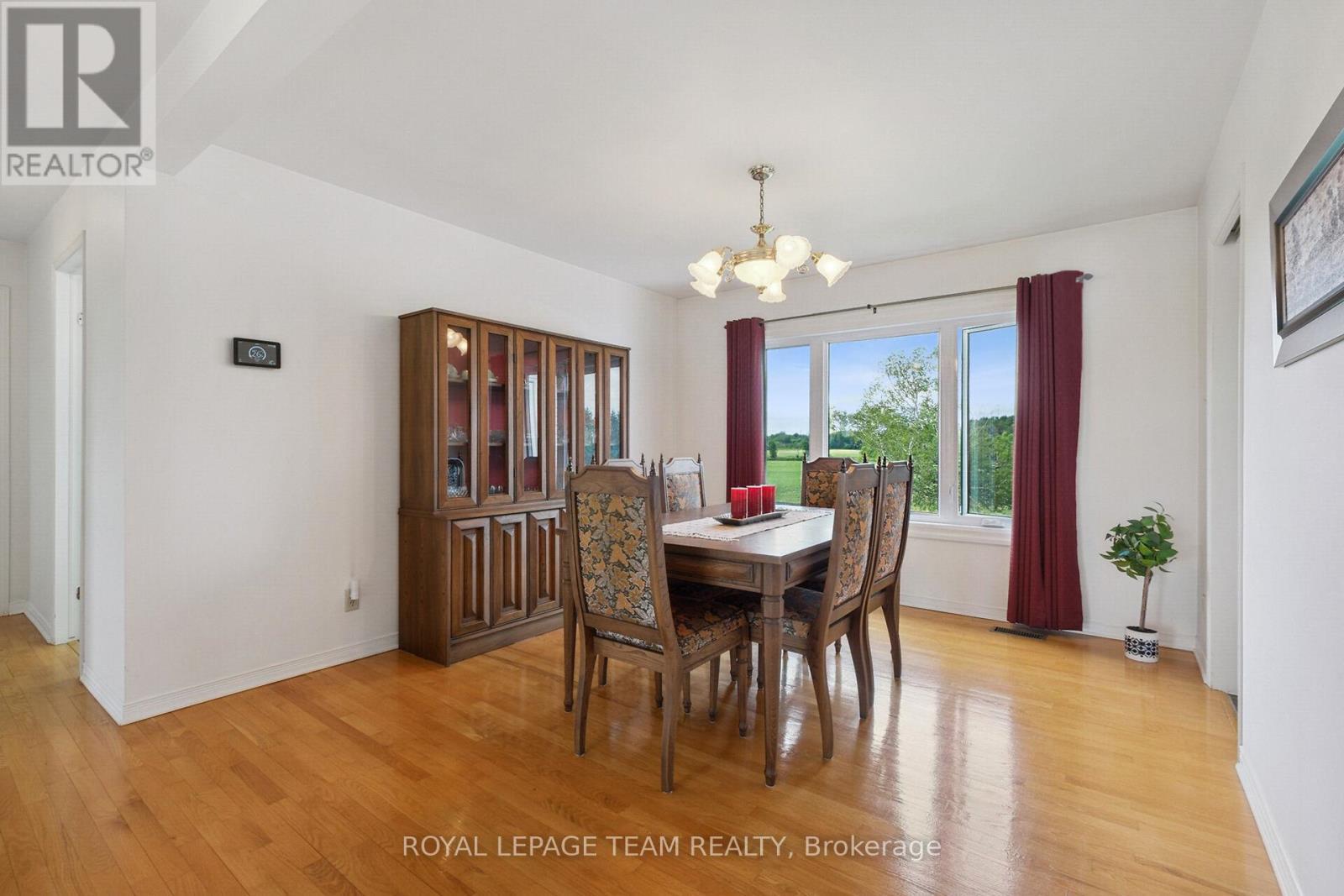 












8665 RUSSELL ROAD

,
Ottawa,




Ontario
K4B0J7


