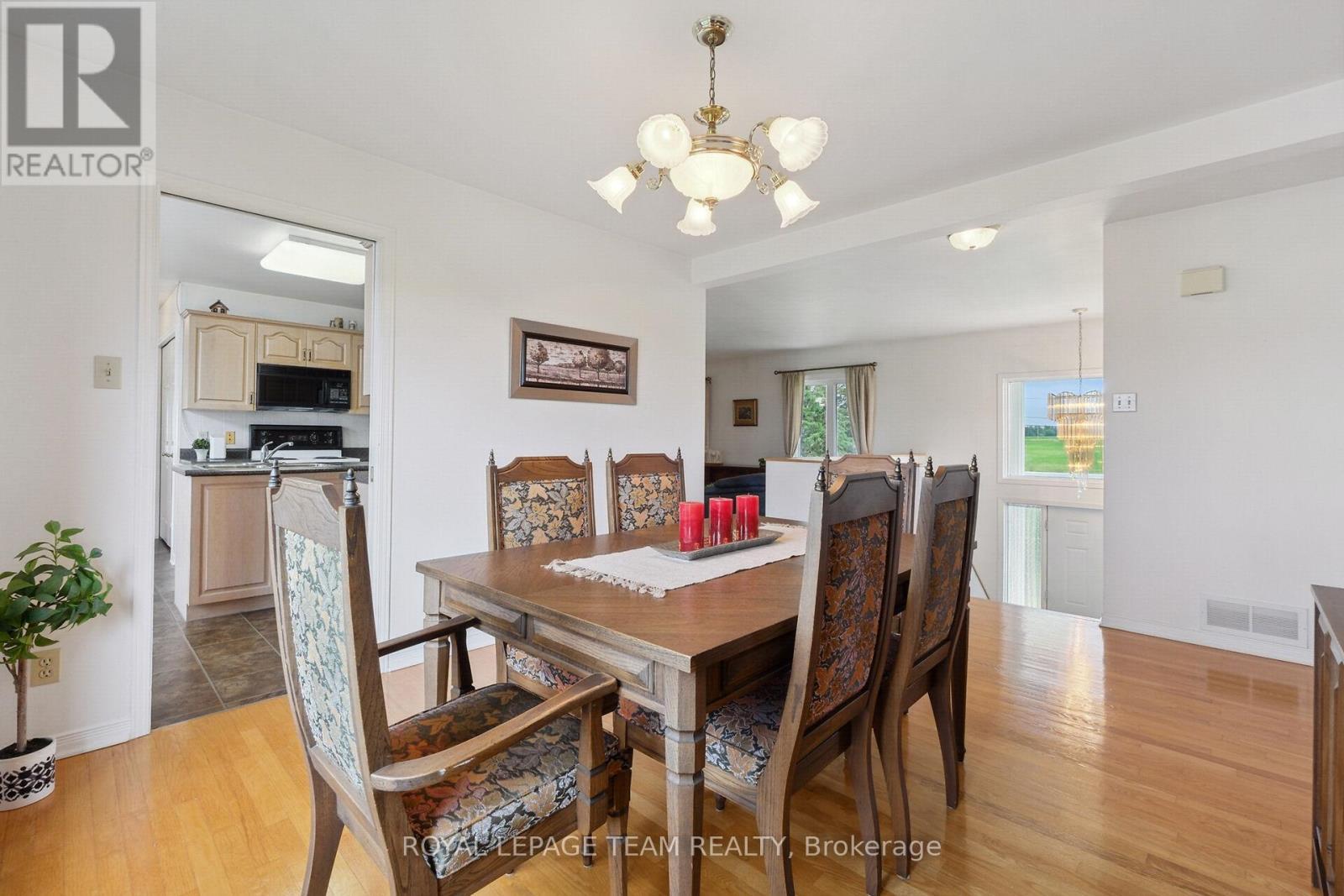 












8665 RUSSELL ROAD

,
Ottawa,




Ontario
K4B0J7

