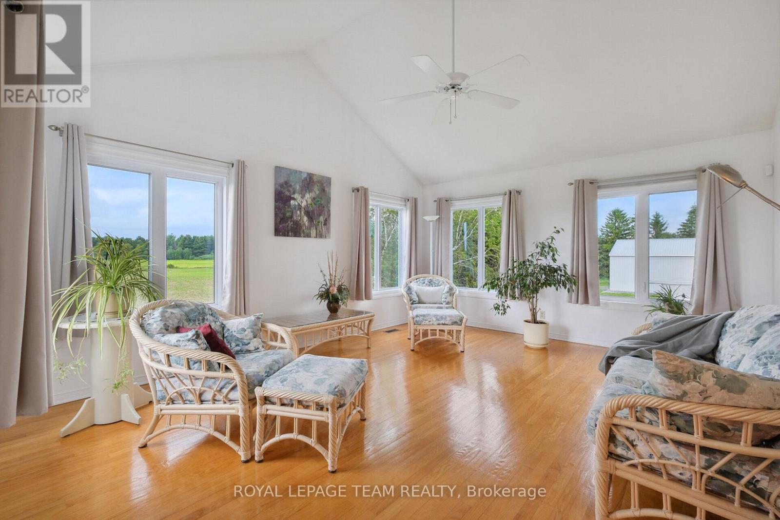 












8665 RUSSELL ROAD

,
Ottawa,




Ontario
K4B0J7

