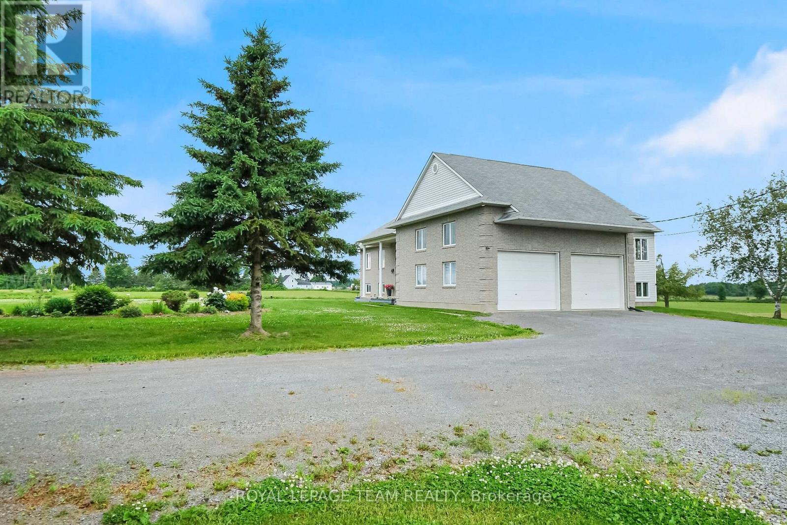 












8665 RUSSELL ROAD

,
Ottawa,




Ontario
K4B0J7

