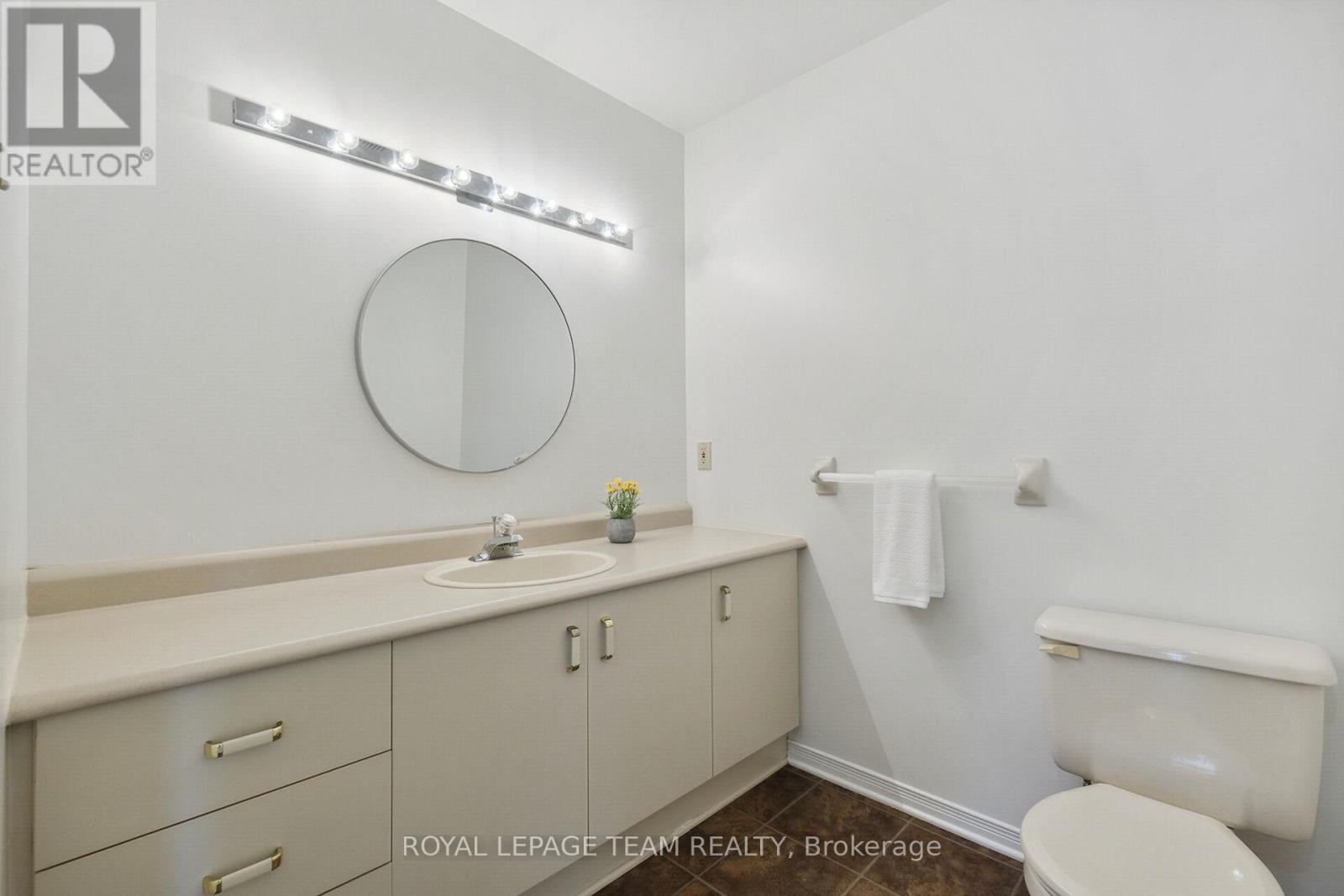 












8665 RUSSELL ROAD

,
Ottawa,




Ontario
K4B0J7

