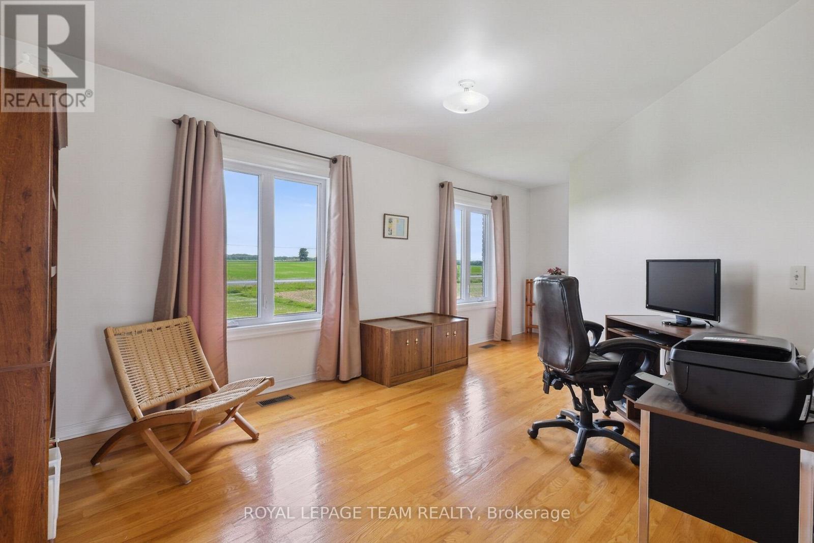 












8665 RUSSELL ROAD

,
Ottawa,




Ontario
K4B0J7

