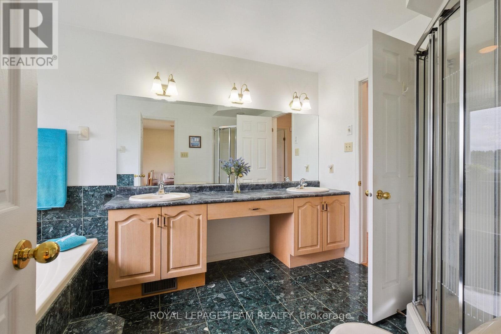 












8665 RUSSELL ROAD

,
Ottawa,




Ontario
K4B0J7

