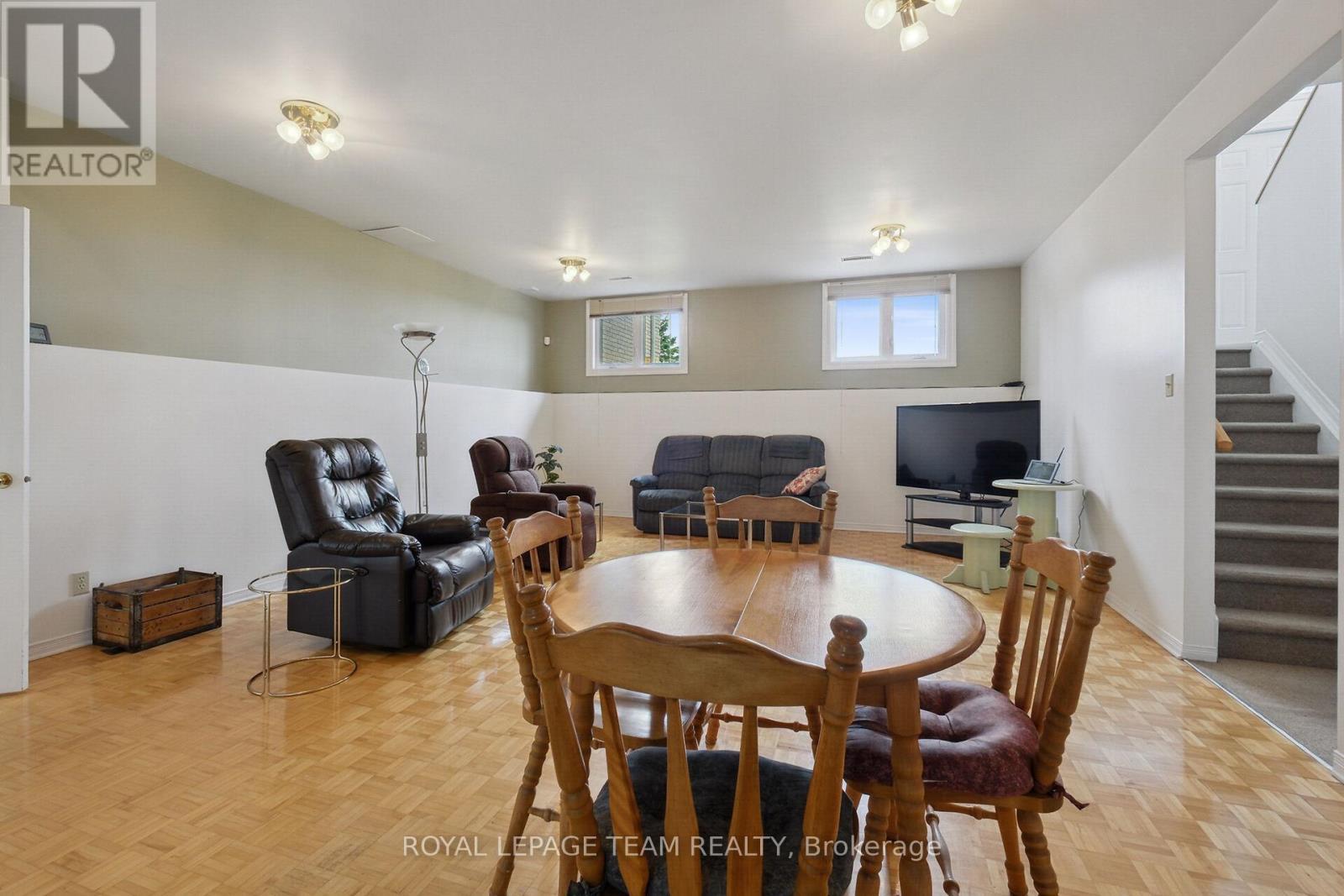 












8665 RUSSELL ROAD

,
Ottawa,




Ontario
K4B0J7

