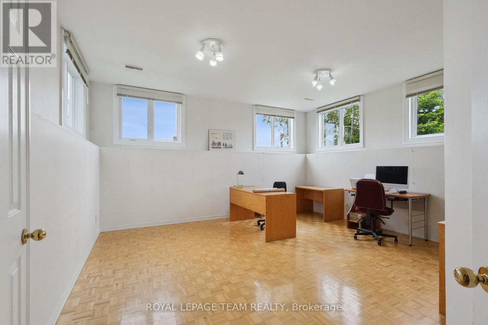 












8665 RUSSELL ROAD

,
Ottawa,




Ontario
K4B0J7


