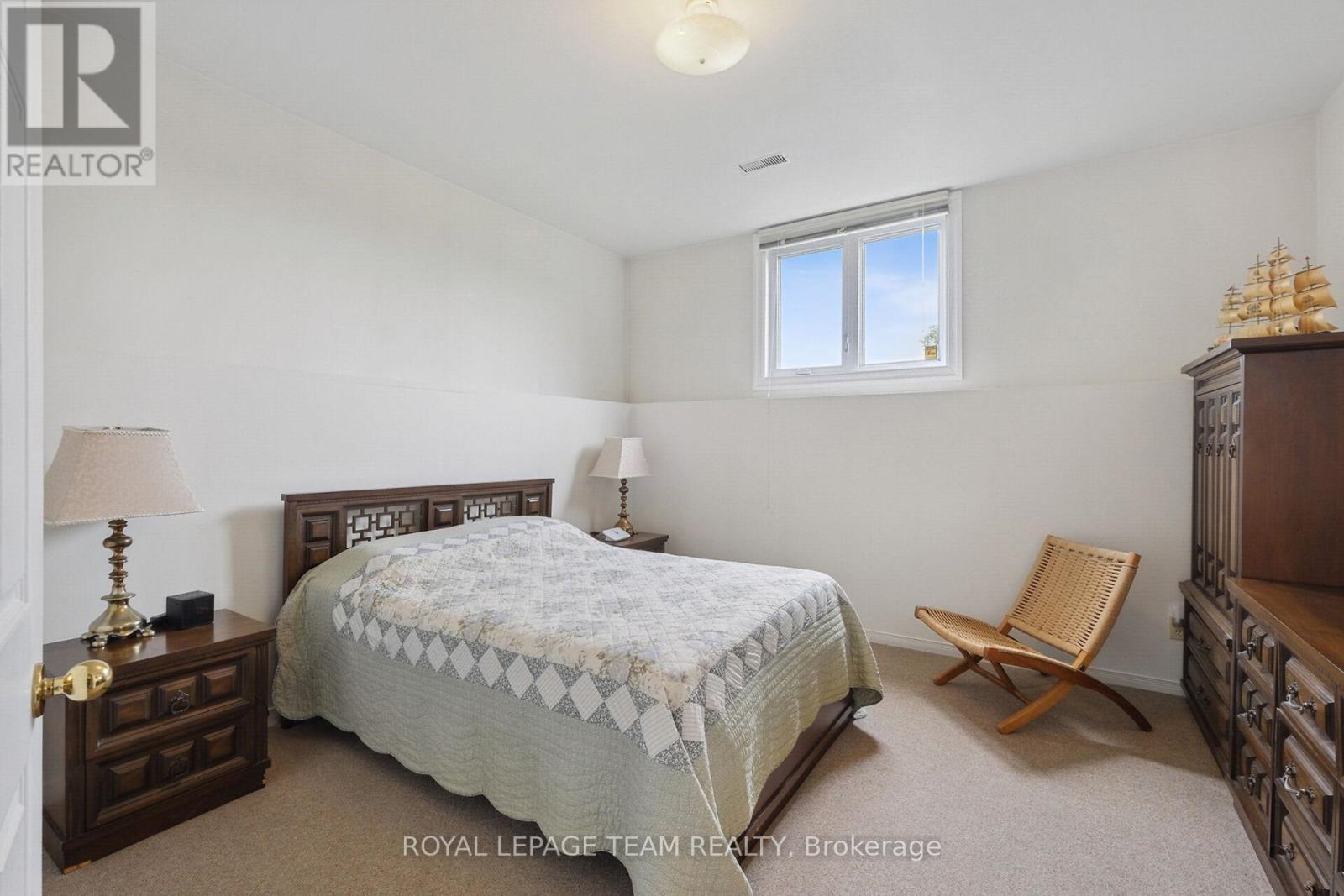












8665 RUSSELL ROAD

,
Ottawa,




Ontario
K4B0J7

