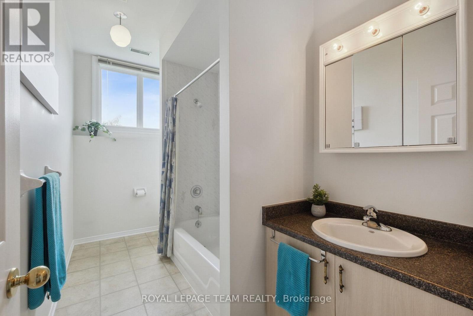 












8665 RUSSELL ROAD

,
Ottawa,




Ontario
K4B0J7

