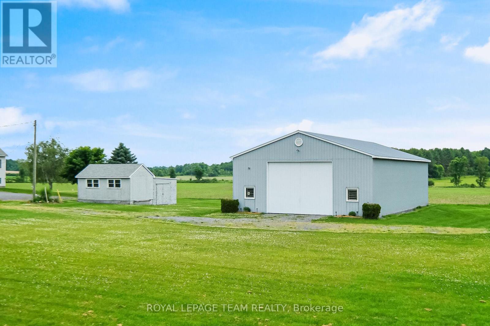 












8665 RUSSELL ROAD

,
Ottawa,




Ontario
K4B0J7

