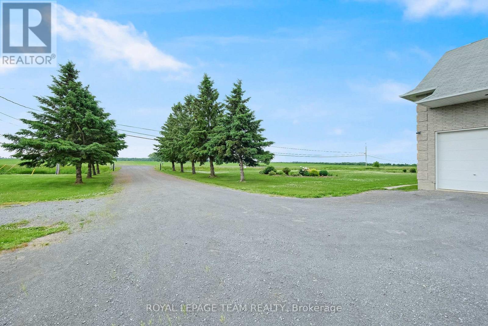 












8665 RUSSELL ROAD

,
Ottawa,




Ontario
K4B0J7

