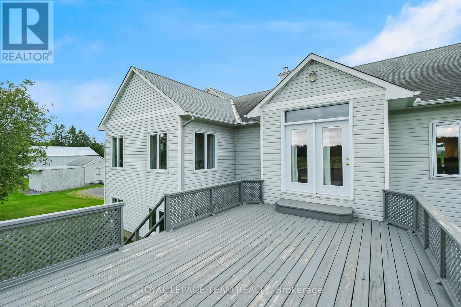 












8665 RUSSELL ROAD

,
Ottawa,




Ontario
K4B0J7


