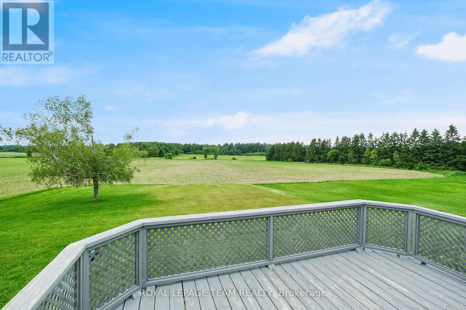 












8665 RUSSELL ROAD

,
Ottawa,




Ontario
K4B0J7

