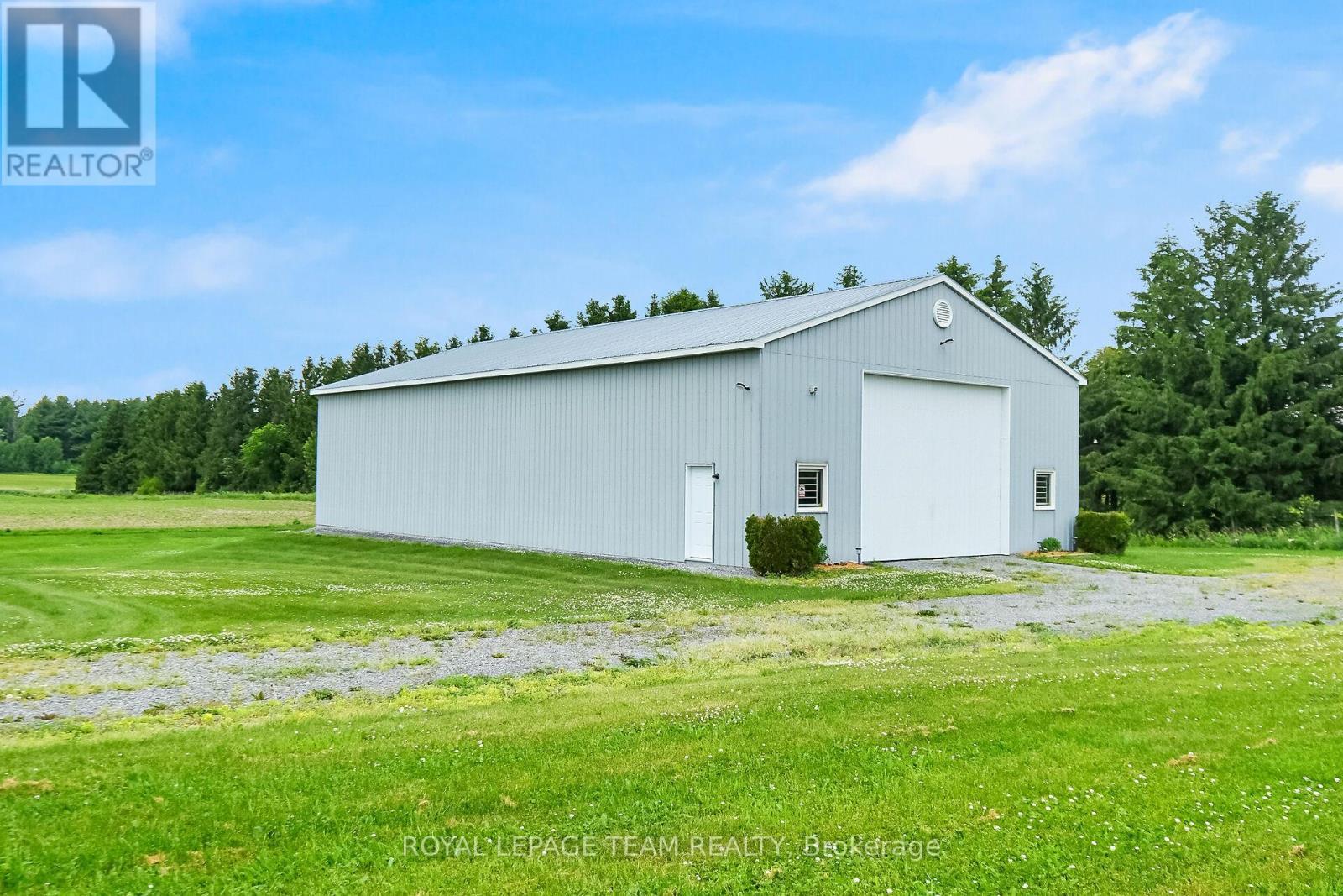 












8665 RUSSELL ROAD

,
Ottawa,




Ontario
K4B0J7

